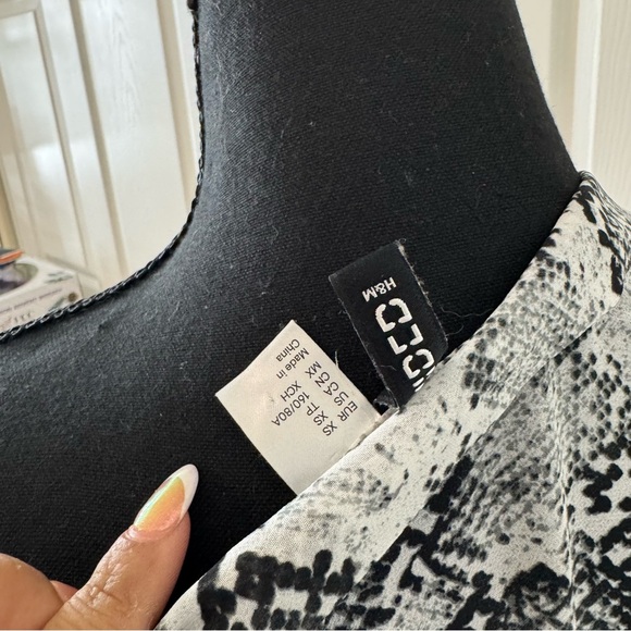 H&M Snake Print Open Cardigan - Picture 7 of 7